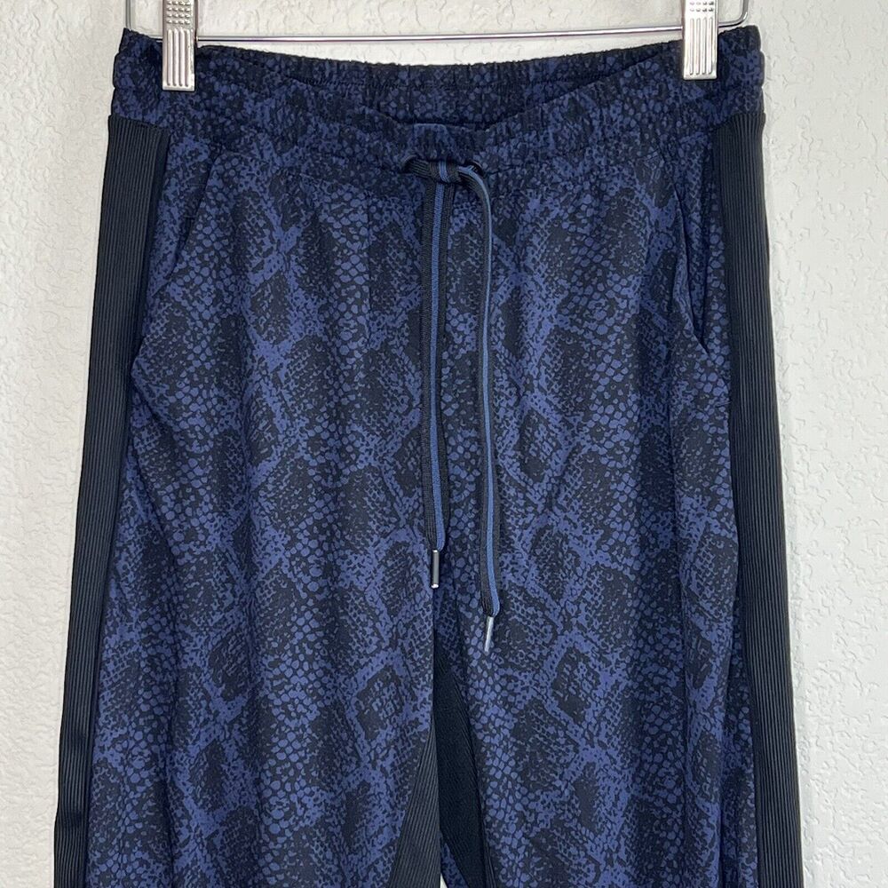 Athleta Blue Python Snake Print Dry Fit Elastic W… - image 3